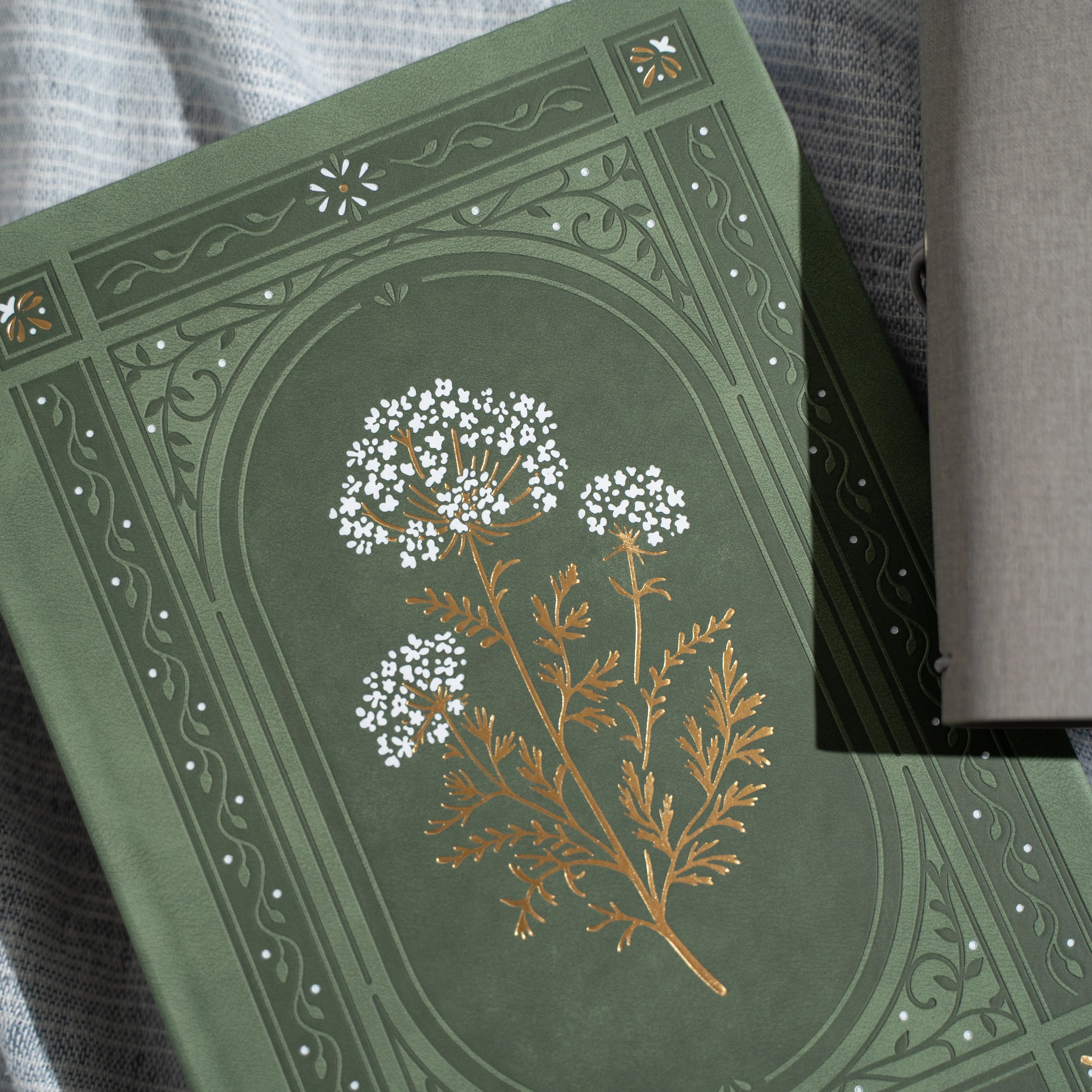 December Quarterly Box | The Beauty Between