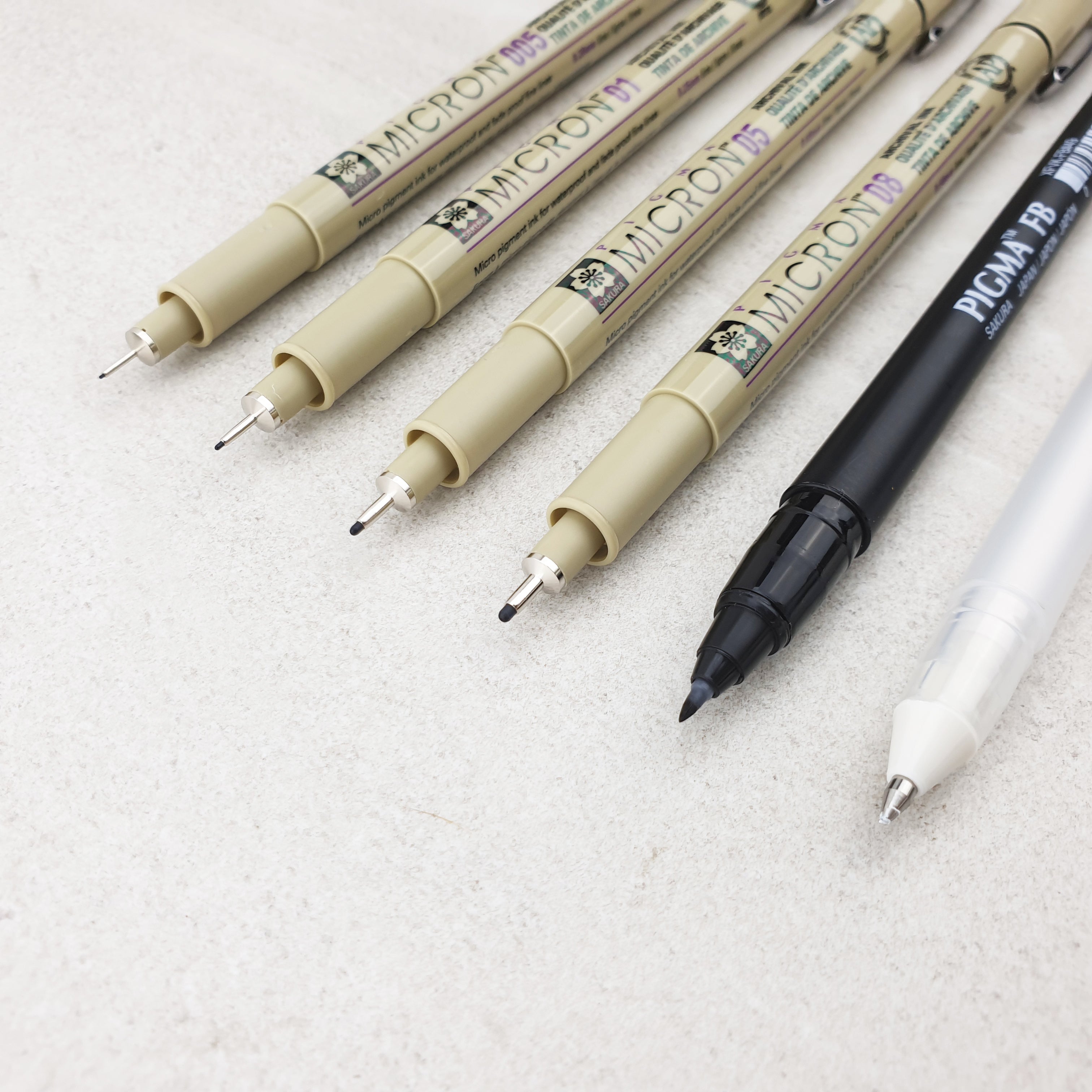 Pigma & Gelly Roll White MANGA Basic Set Closeup - Paper Kooka